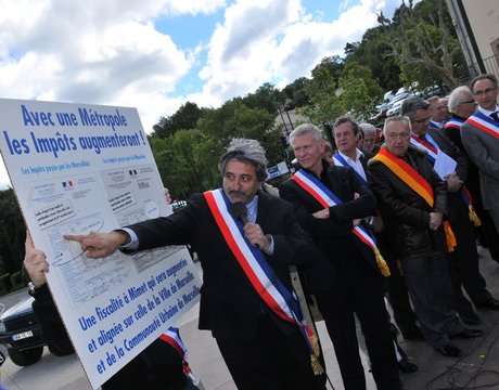 Au nom des 109 maires, Georges Cristiani a sollicité la mobilisation citoyenne contre le projet de métropole.