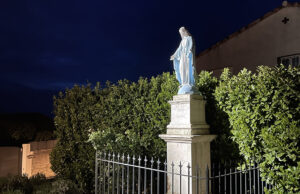 Lumière divine avenue de la Vierge