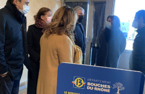 Martine Vassal à Peynier pour la 209e opération du bus de la vaccination